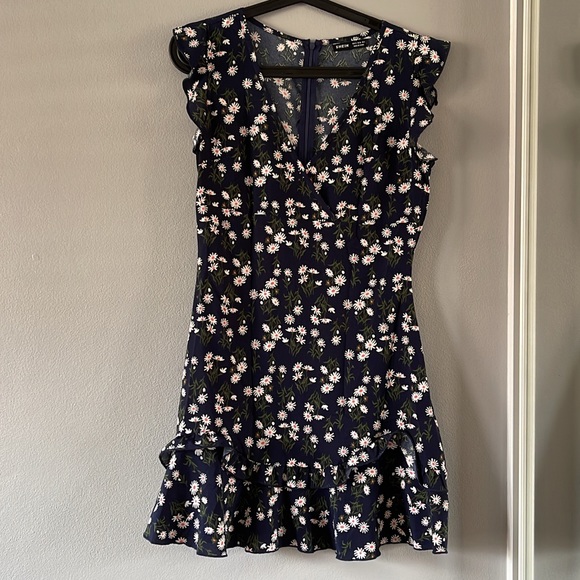 SHEIN Floral Dress - Picture 3 of 6